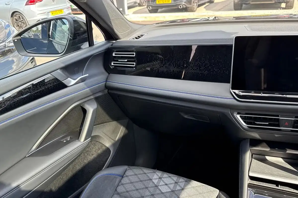 2024-volkswagen-tiguan-15-etsi-r-line-big-13