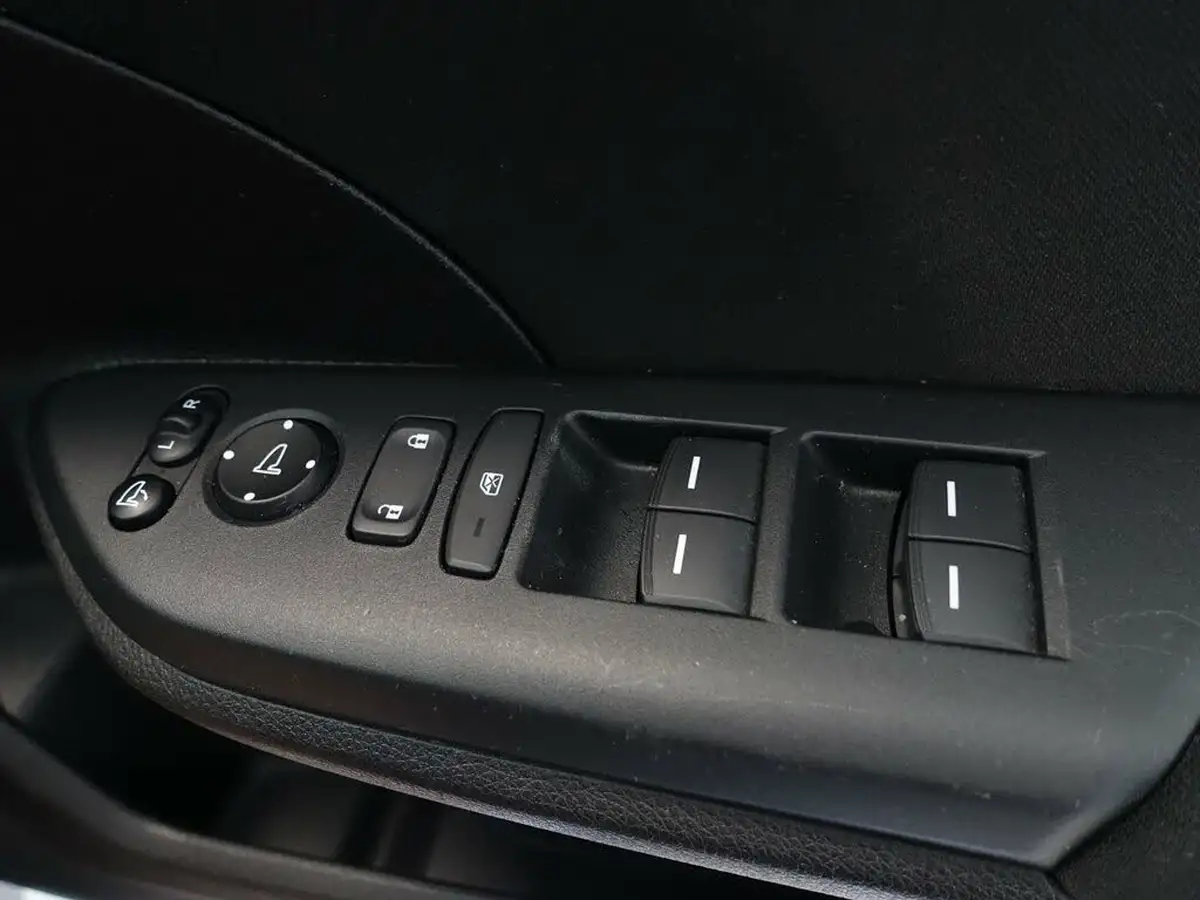 2019-honda-civic-10-vtec-turbo-sr-hatchback-5d-big-26