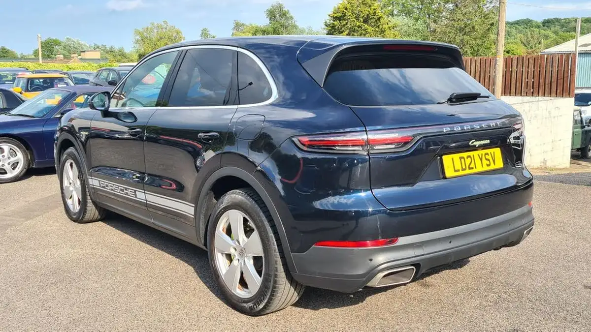 2021-porsche-cayenne-30-v6-e-hybrid-462ps-station-wagon-big-3