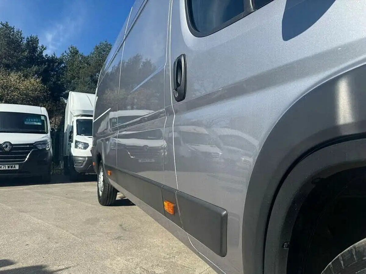 2021-peugeot-boxer-22-bluehdi-professional-435-l4-h2-140bhpeu6dt-big-9