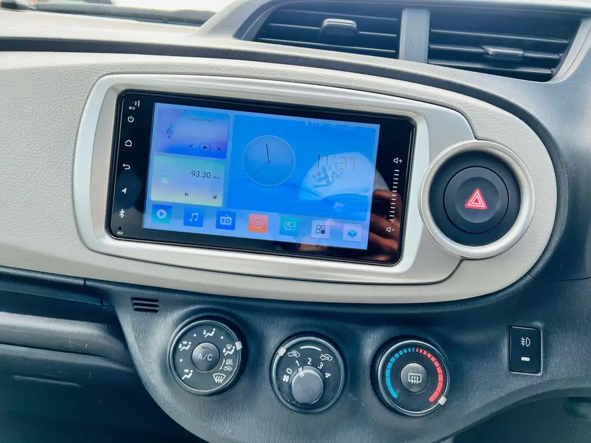 2015-toyota-yaris-big-14