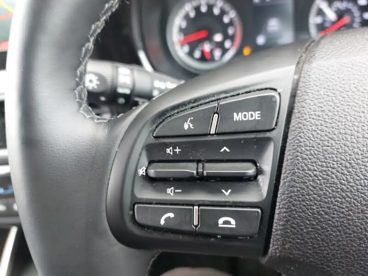 2022-hyundai-i10-12-premium-auto-big-16