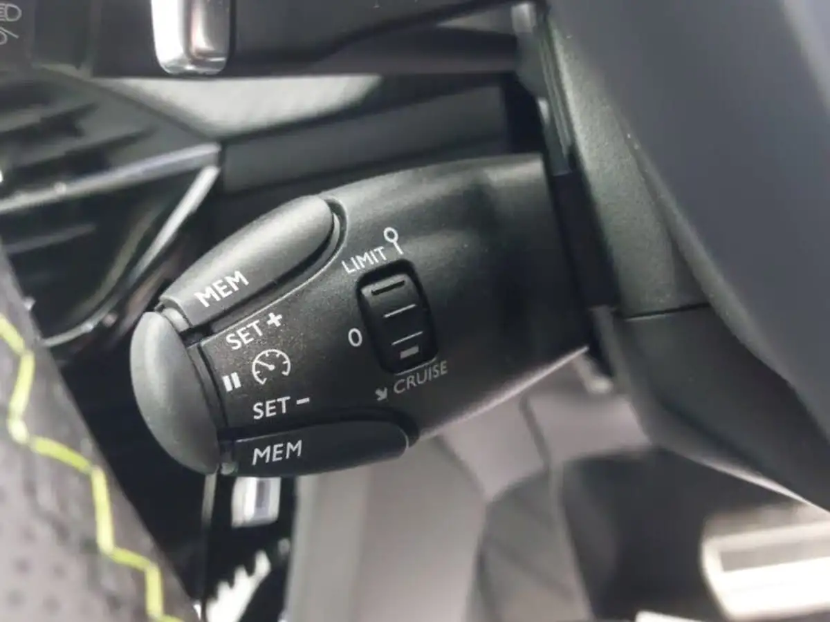 2024-peugeot-208-12-puretech-gt-136ps-hybrid-e-dsc6-big-18
