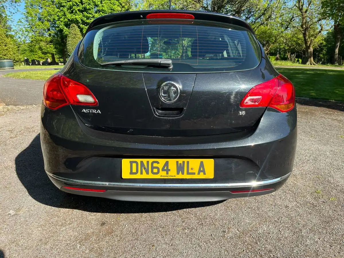2014-vauxhall-astra-16-design-hatchback-big-63