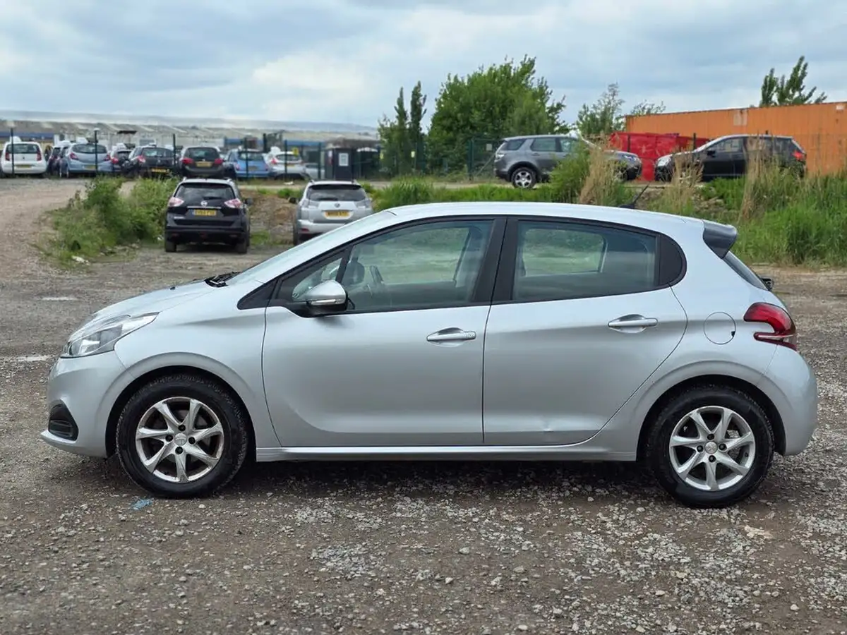 2016-peugeot-208-12-puretech-active-82bhp-ss-5d-etg5-big-11