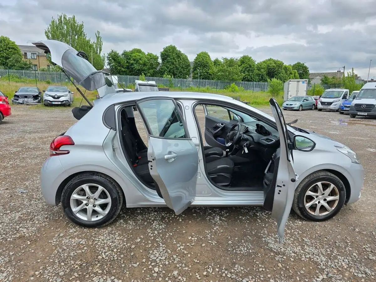 2016-peugeot-208-12-puretech-active-82bhp-ss-5d-etg5-big-15