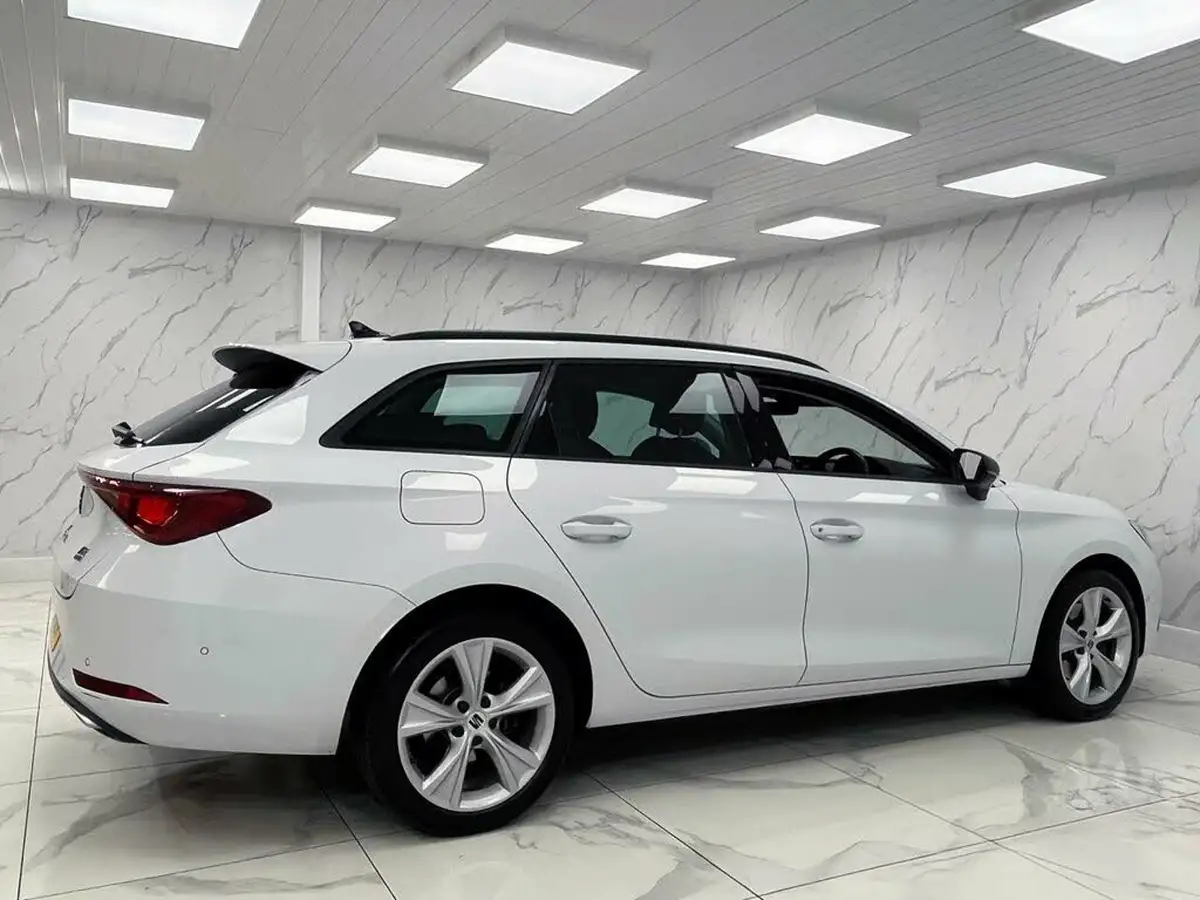 2022-seat-leon-14-e-hybrid-fr-estate-big-11