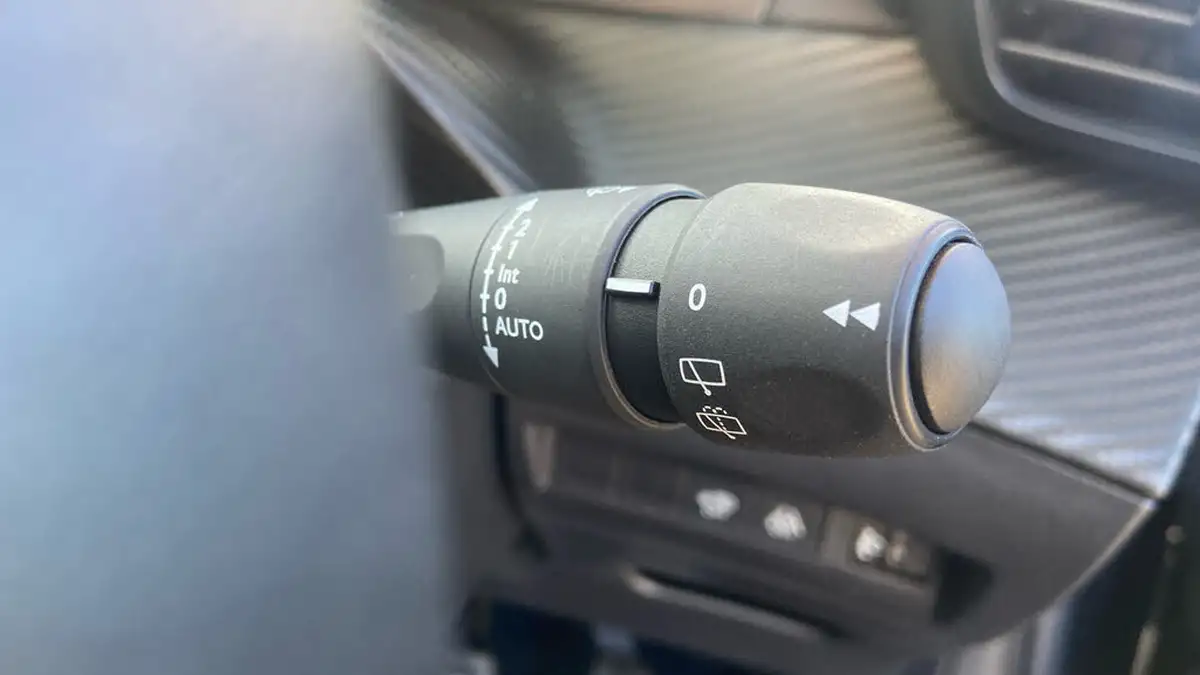 2023-peugeot-208-12-puretech-allure-premium-130ps-eat8-big-28