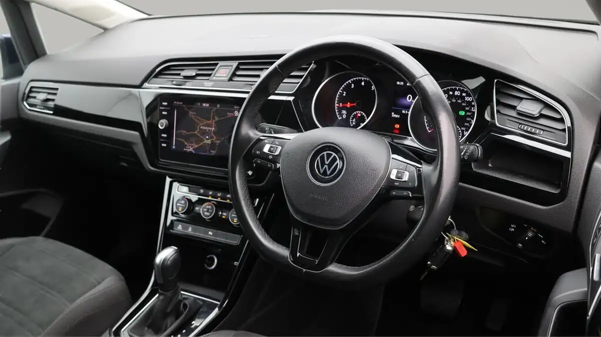 2020-volkswagen-touran-15-tsi-sel-dsg-big-9