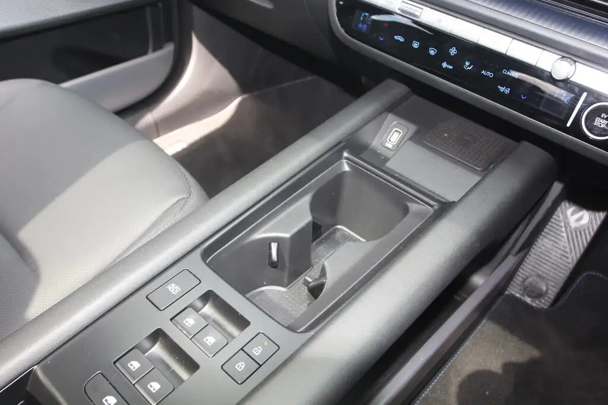 2024-hyundai-ioniq-6-e-ultimate-228ps-single-motor-rwd-big-21