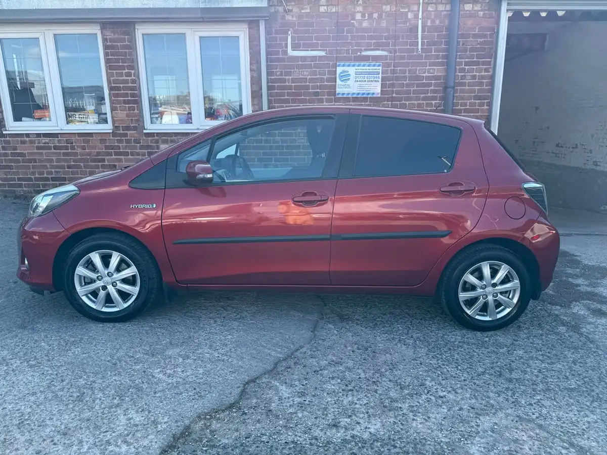 2013-toyota-yaris-15-vvt-i-t4-big-3