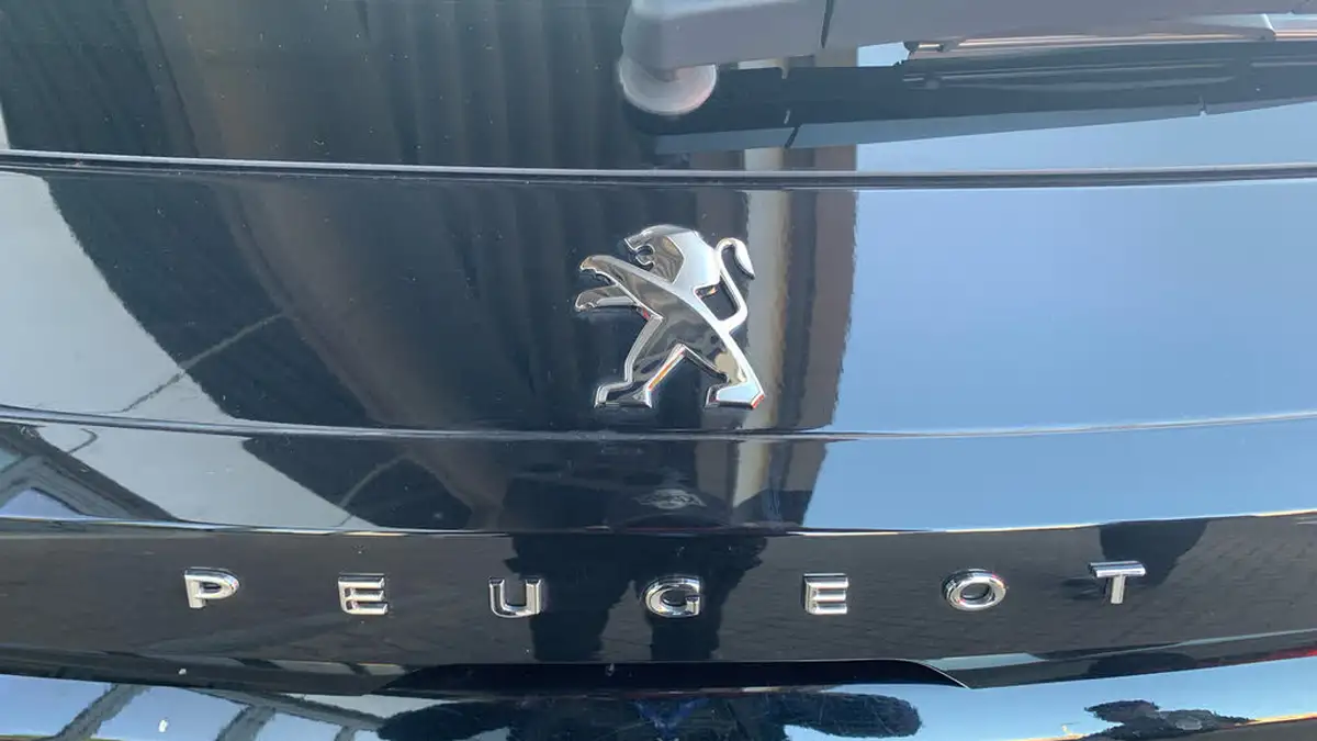 2023-peugeot-208-12-puretech-allure-premium-100ps-eat8-big-25
