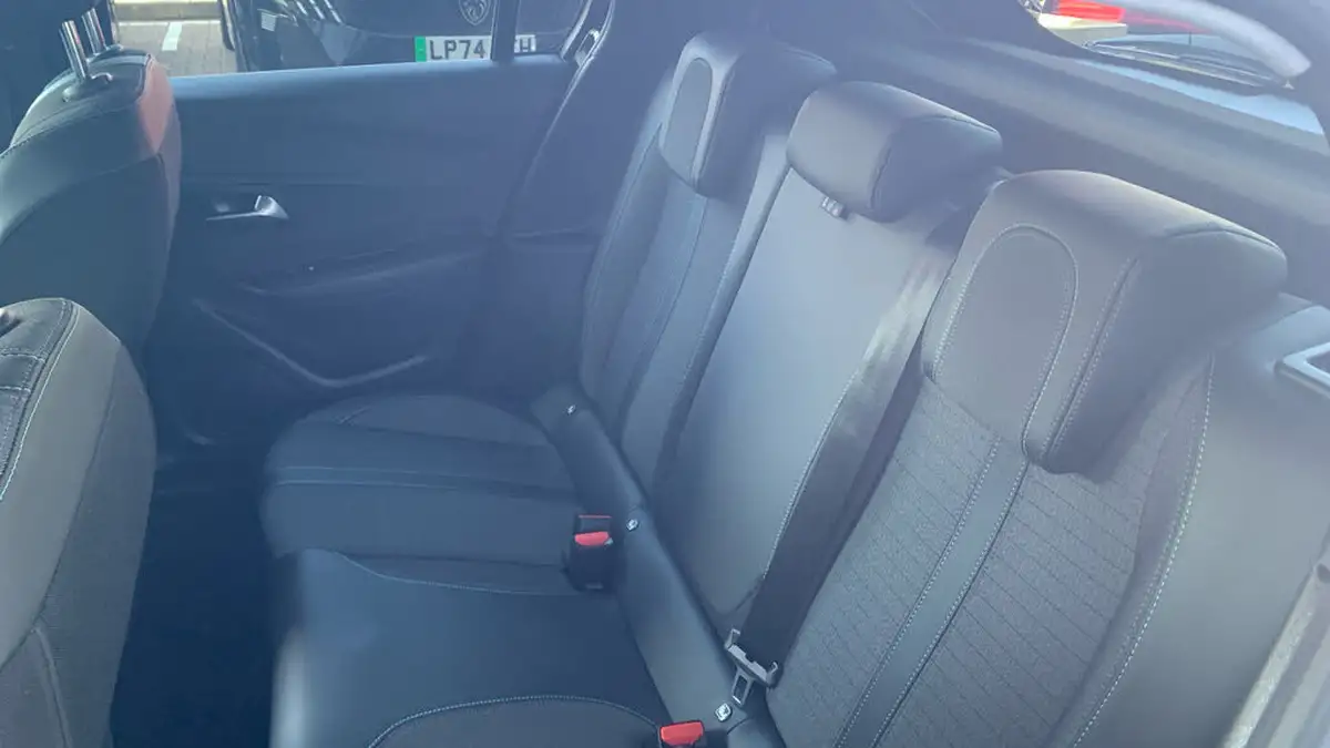 2023-peugeot-208-12-puretech-allure-premium-100ps-eat8-big-49