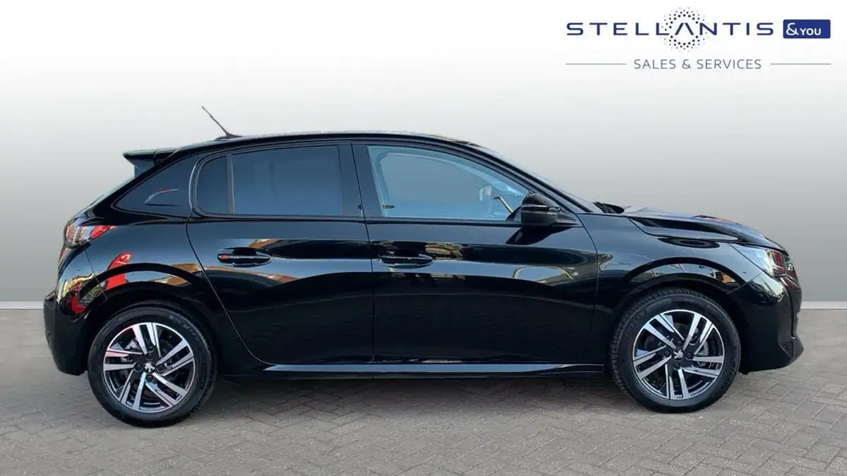 2023-peugeot-208-12-puretech-allure-premium-100ps-eat8-big-1