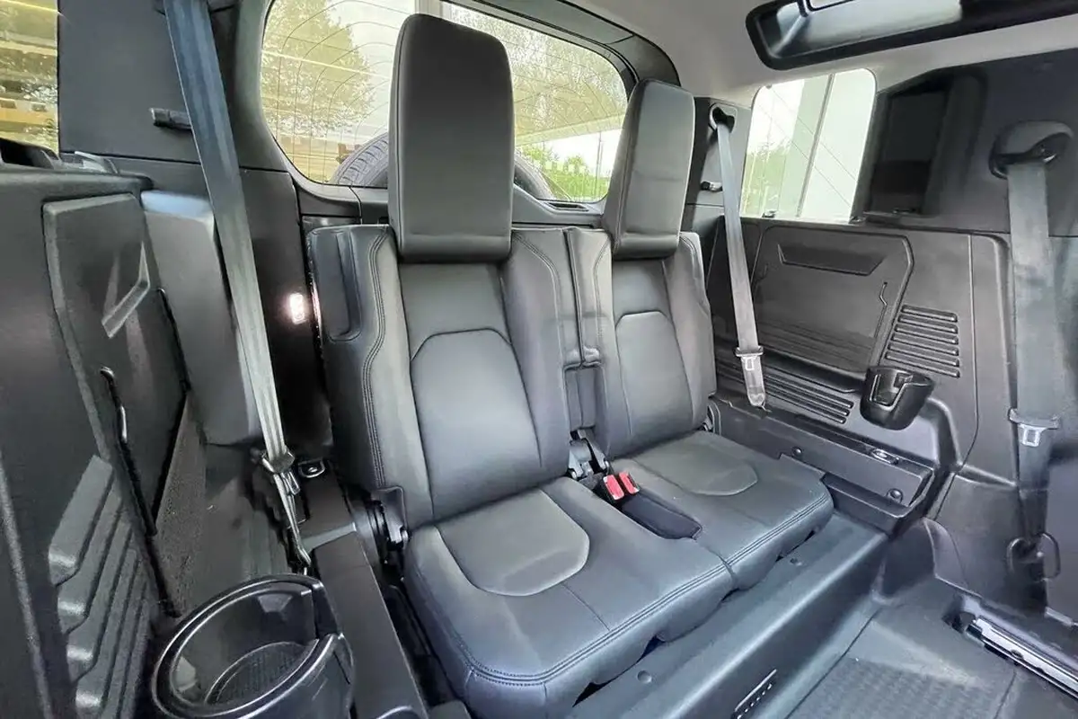 2022-land-rover-110-defender-30-d300-hse-big-40