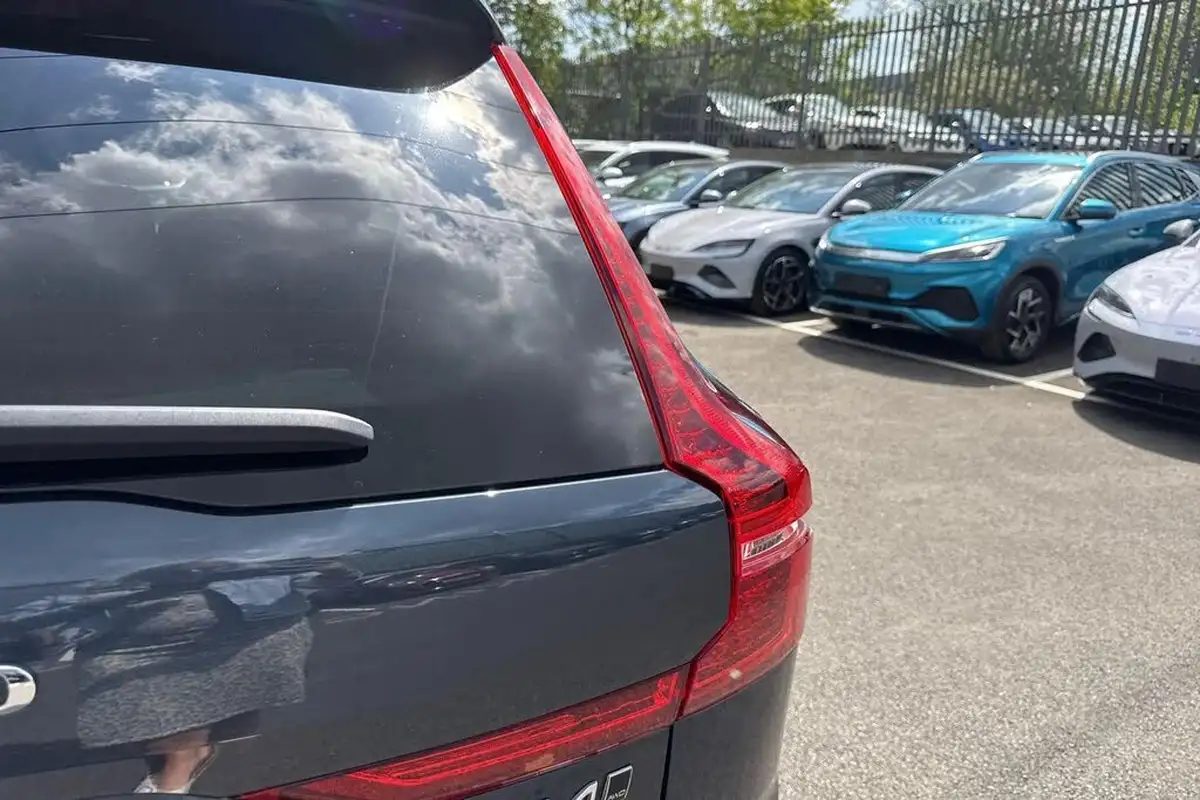 2021-volvo-xc60-20td-b4-r-design-awd-big-15