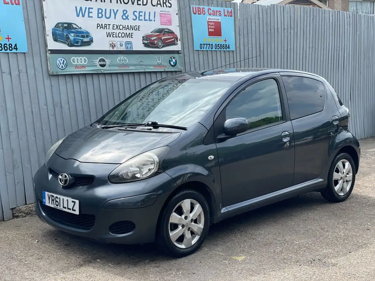 2011-toyota-aygo-10-aygo-go-vvt-i-5d-big-22