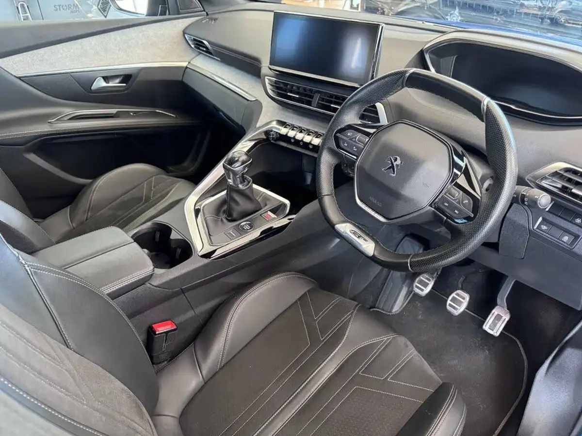 2021-peugeot-3008-suv-12-puretech-gt-big-10
