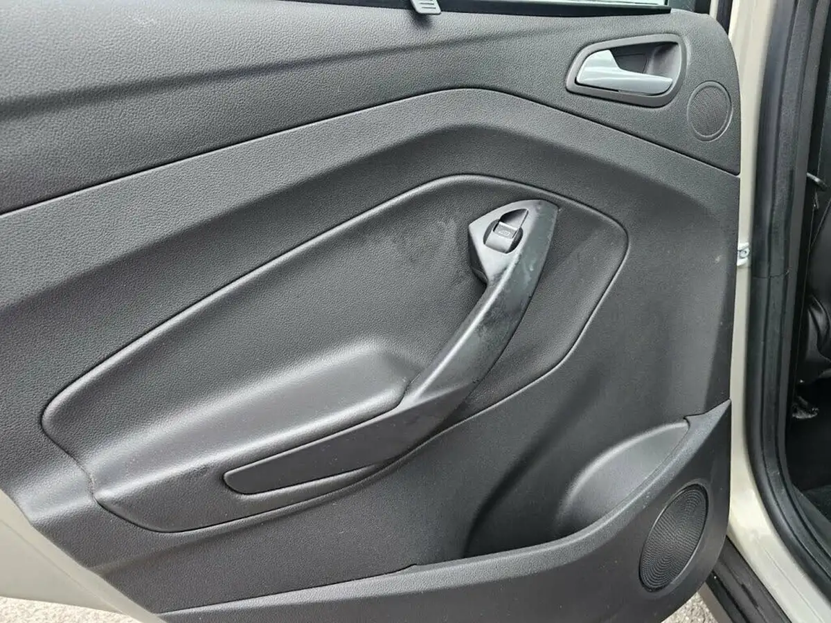2017-ford-c-max-10t-titanium-x-big-25