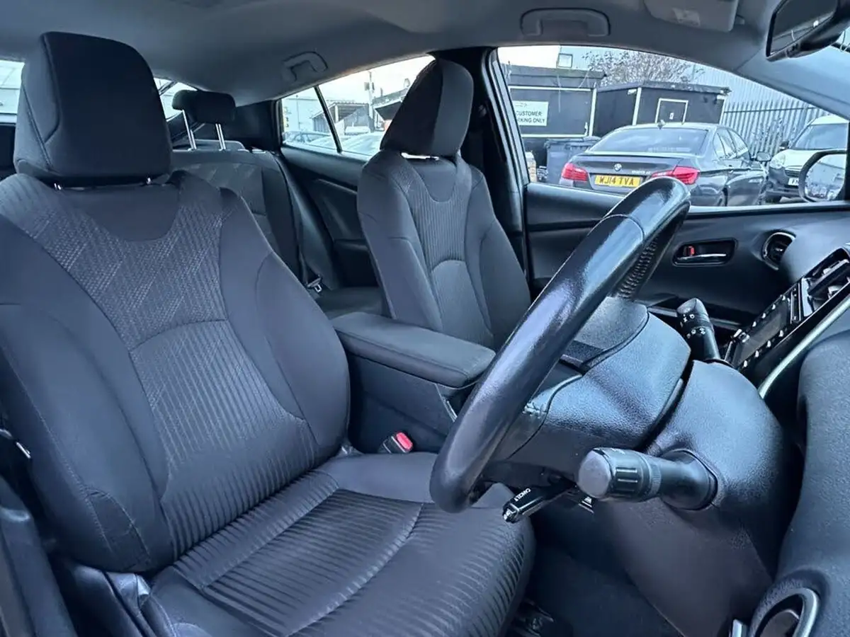 2019-toyota-prius-18-vvt-i-business-edition-plus-cvt-big-12