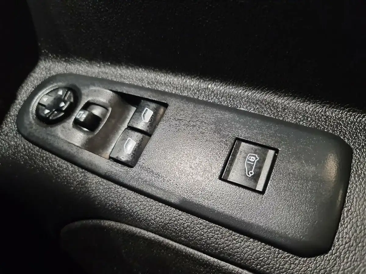 2021-peugeot-partner-15-bluehdi-1000-professional-100ps-eu6dt-panel-big-33