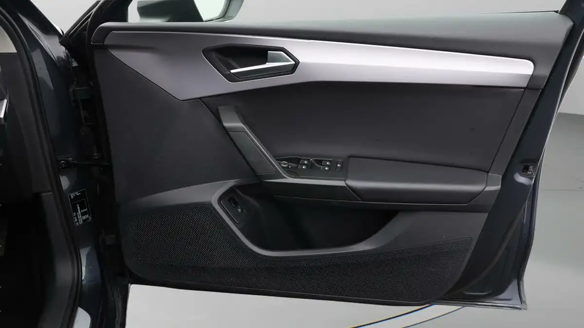 2020-seat-leon-14-e-hybrid-fr-hatchback-big-14