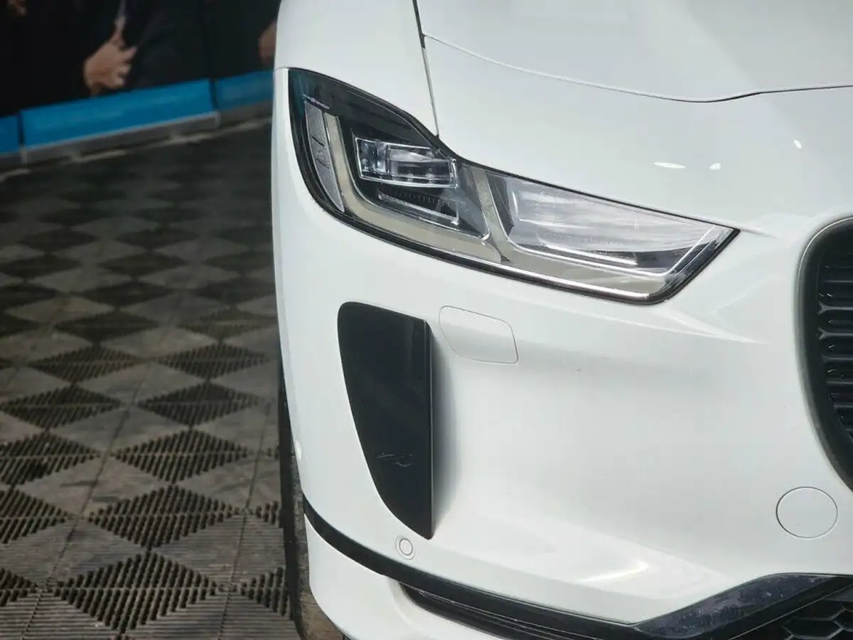 2019-jaguar-i-pace-ev400-se-big-45