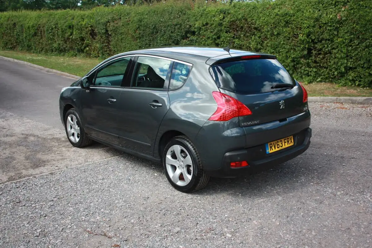 2013-peugeot-3008-crossover-16e-hdi-active-115bhp-fap-big-6