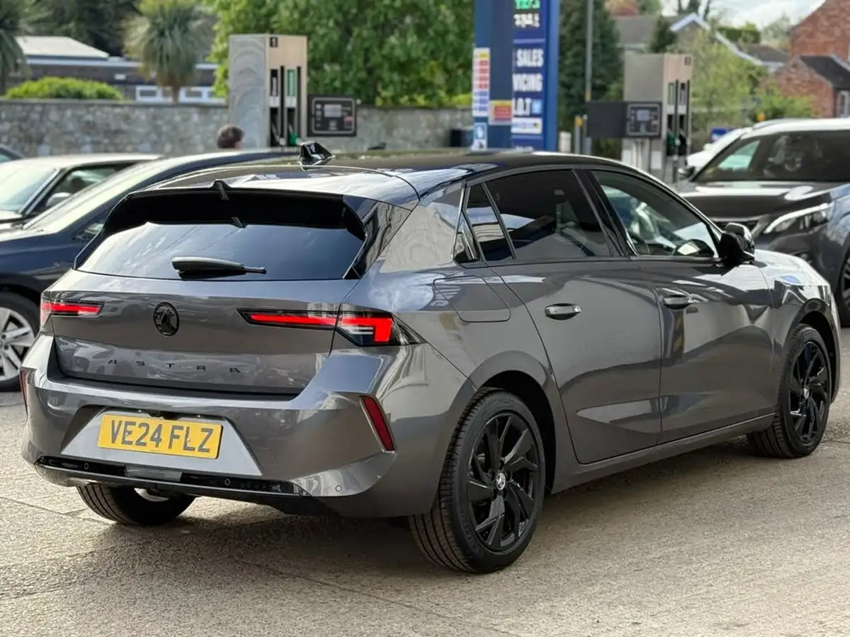 2024-vauxhall-astra-12-turbo-gs-130ps-hatchback-big-37