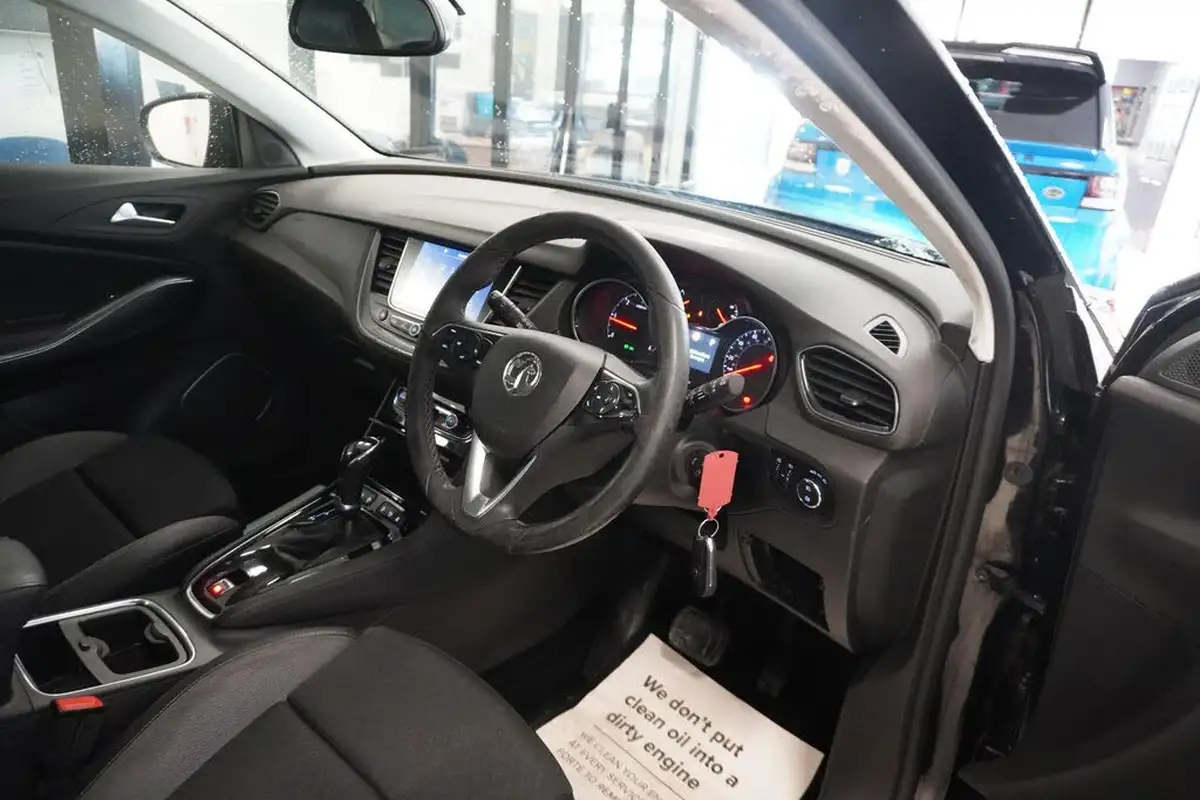 2019-vauxhall-grandland-x-15td-sport-nav-auto-big-3