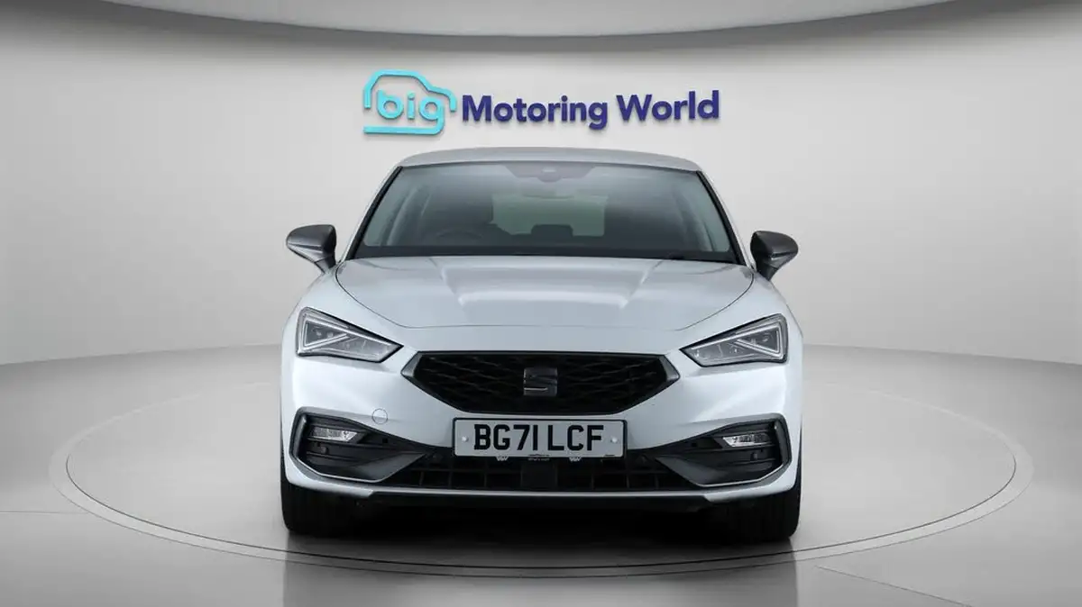 2021-seat-leon-14-e-hybrid-fr-hatchback-big-2