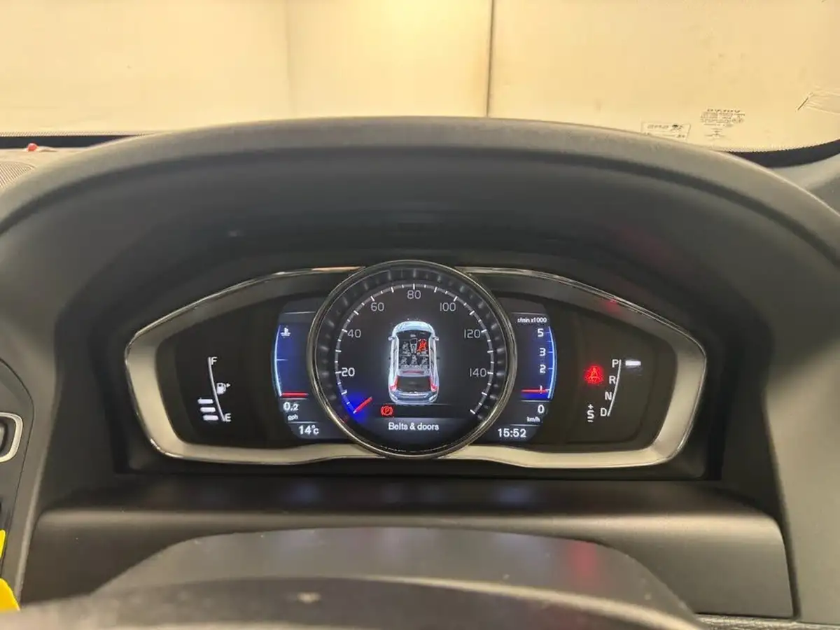 2017-volvo-xc60-24td-d5-r-design-lux-geartronic-big-16