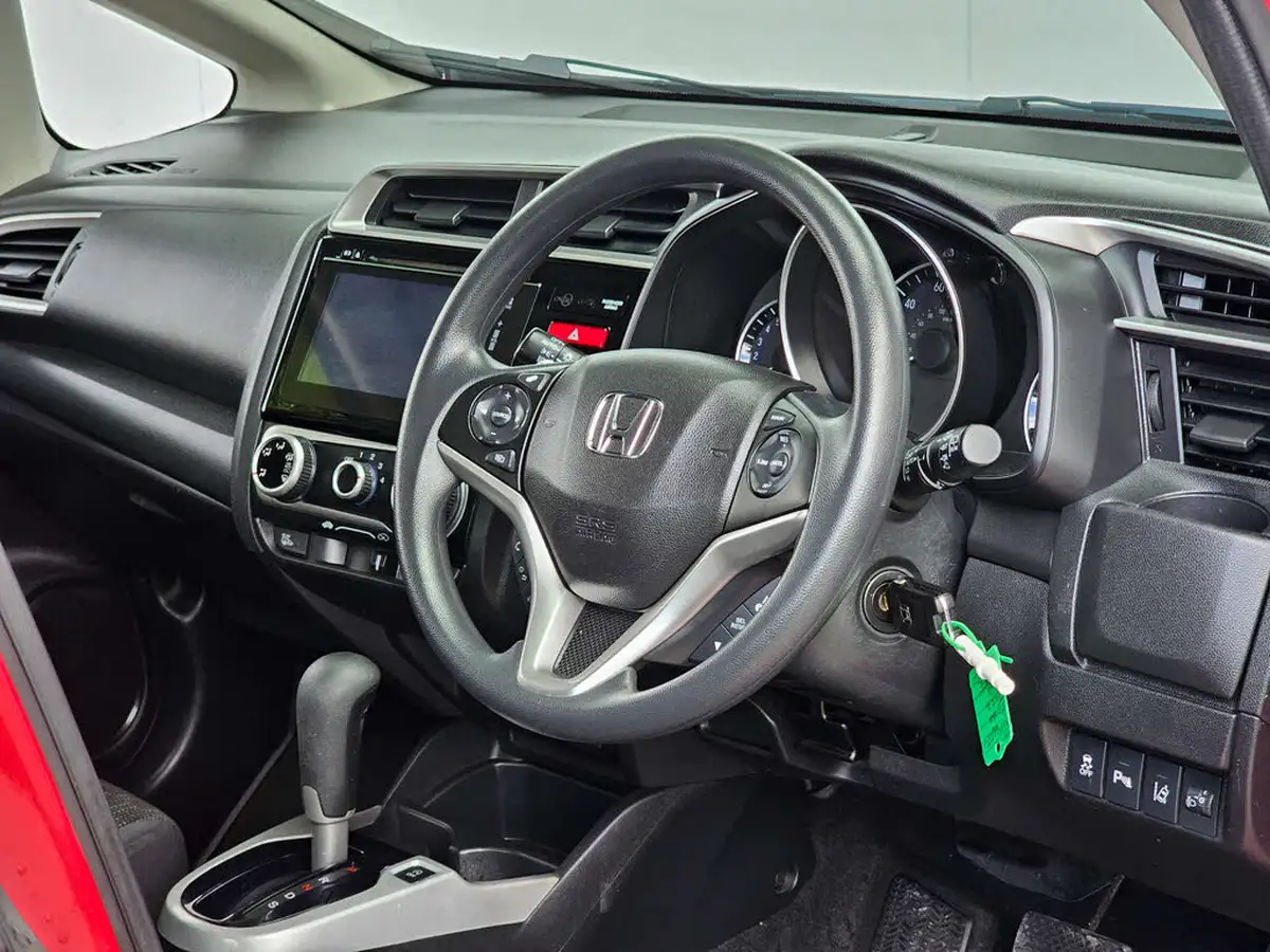 2016-honda-jazz-13-i-vtec-se-cvt-big-2
