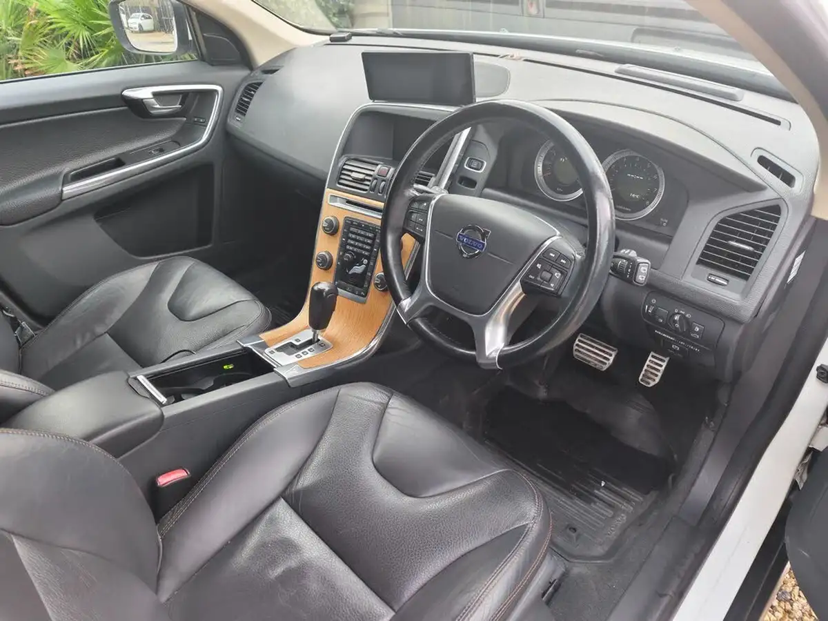 2012-volvo-xc60-big-9
