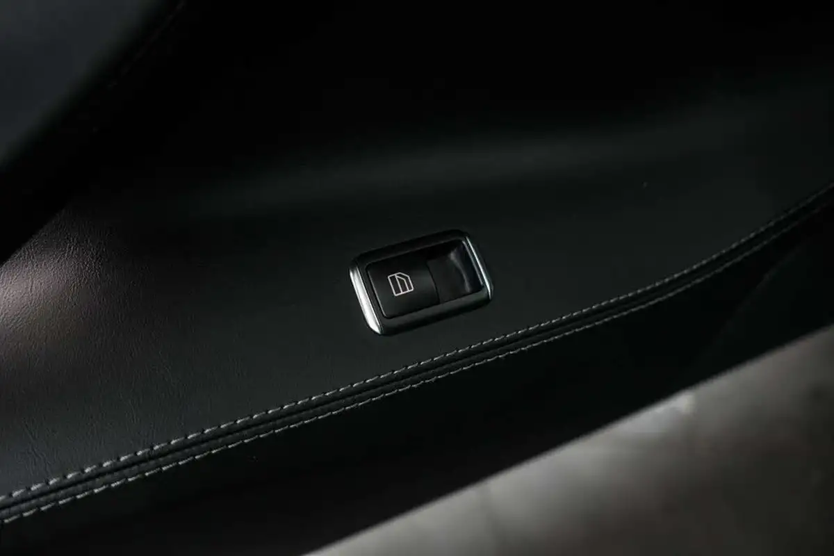 2018-tesla-model-s-e-75d-big-17