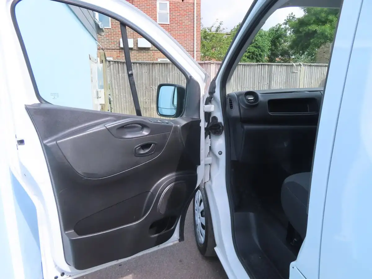 2021-renault-trafic-20dci-ll30-energy-120-business-panel-big-17