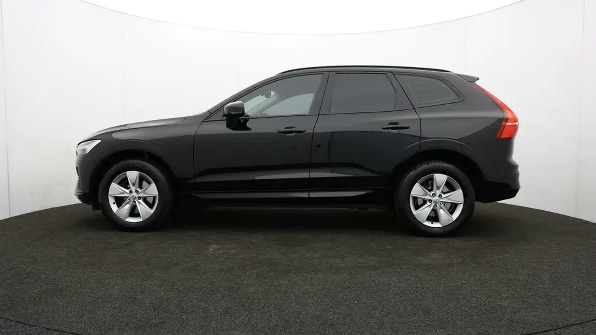 2021-volvo-xc60-20-b5-momentum-big-70