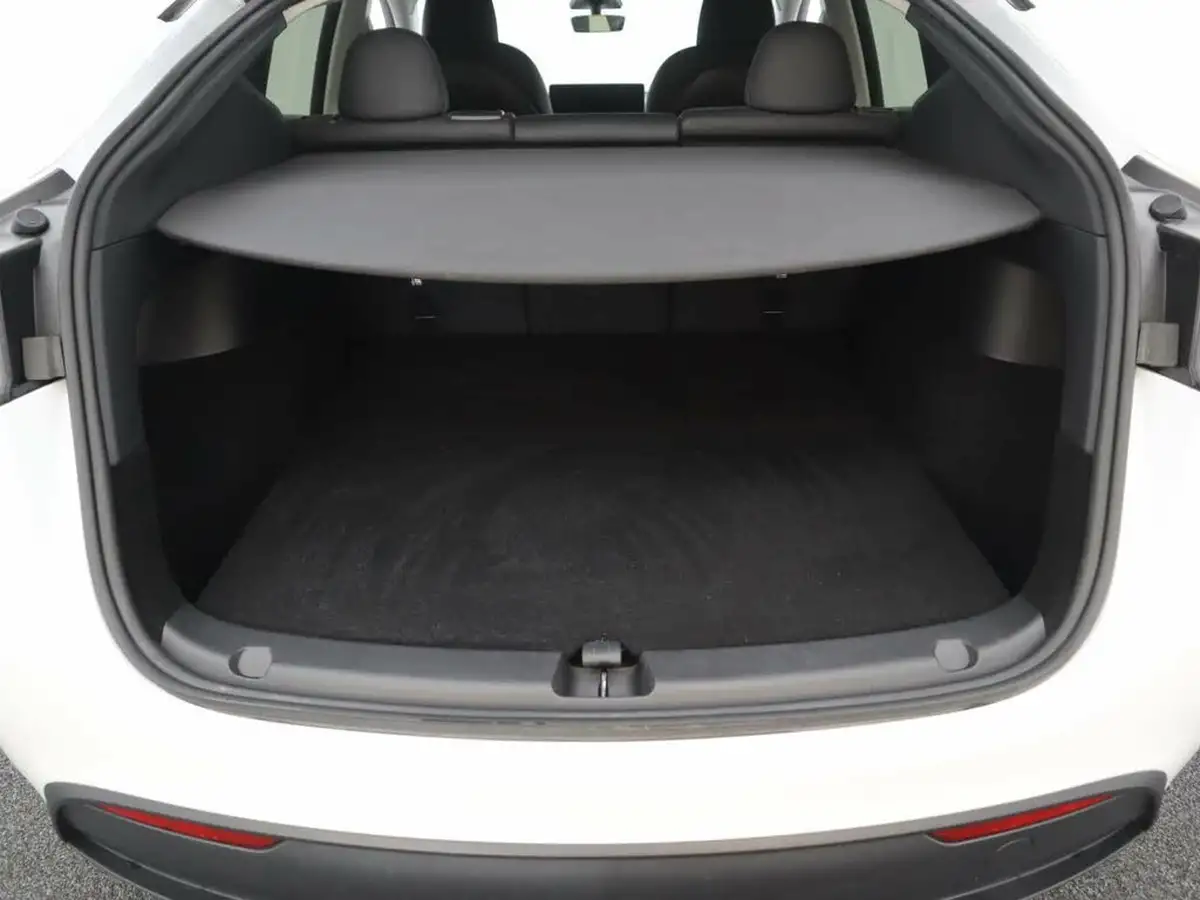2023-tesla-model-y-e-rwd-big-8
