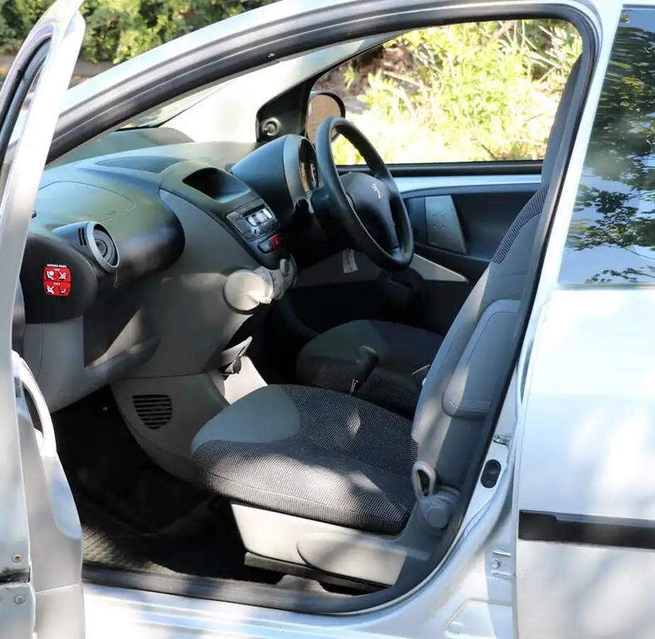 2008-peugeot-107-10-urban-5d-2-tronic-big-14