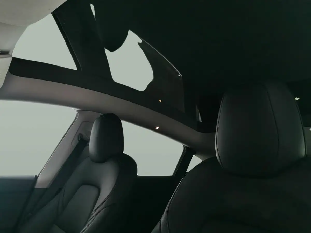 2022-tesla-model-y-e-long-range-big-5