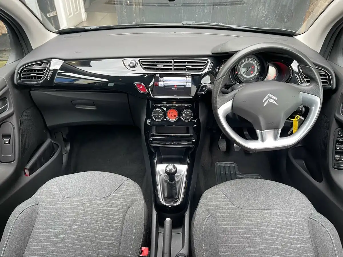 2016-citroen-c3-12-puretech-platinum-big-24