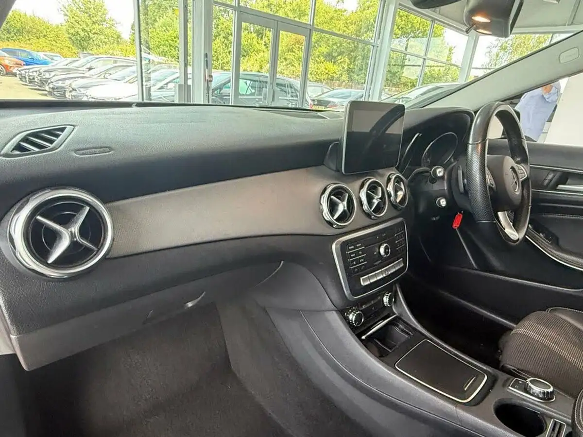 2020-mercedes-benz-gla-class-16-gla-180-urban-edition-7g-dct-big-11
