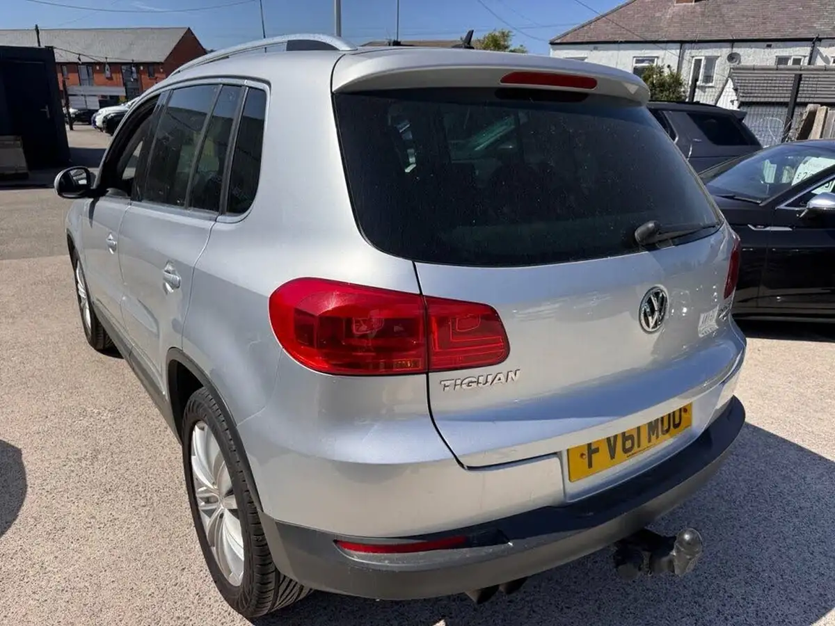2011-volkswagen-tiguan-20-sport-180ps-4wd-big-3