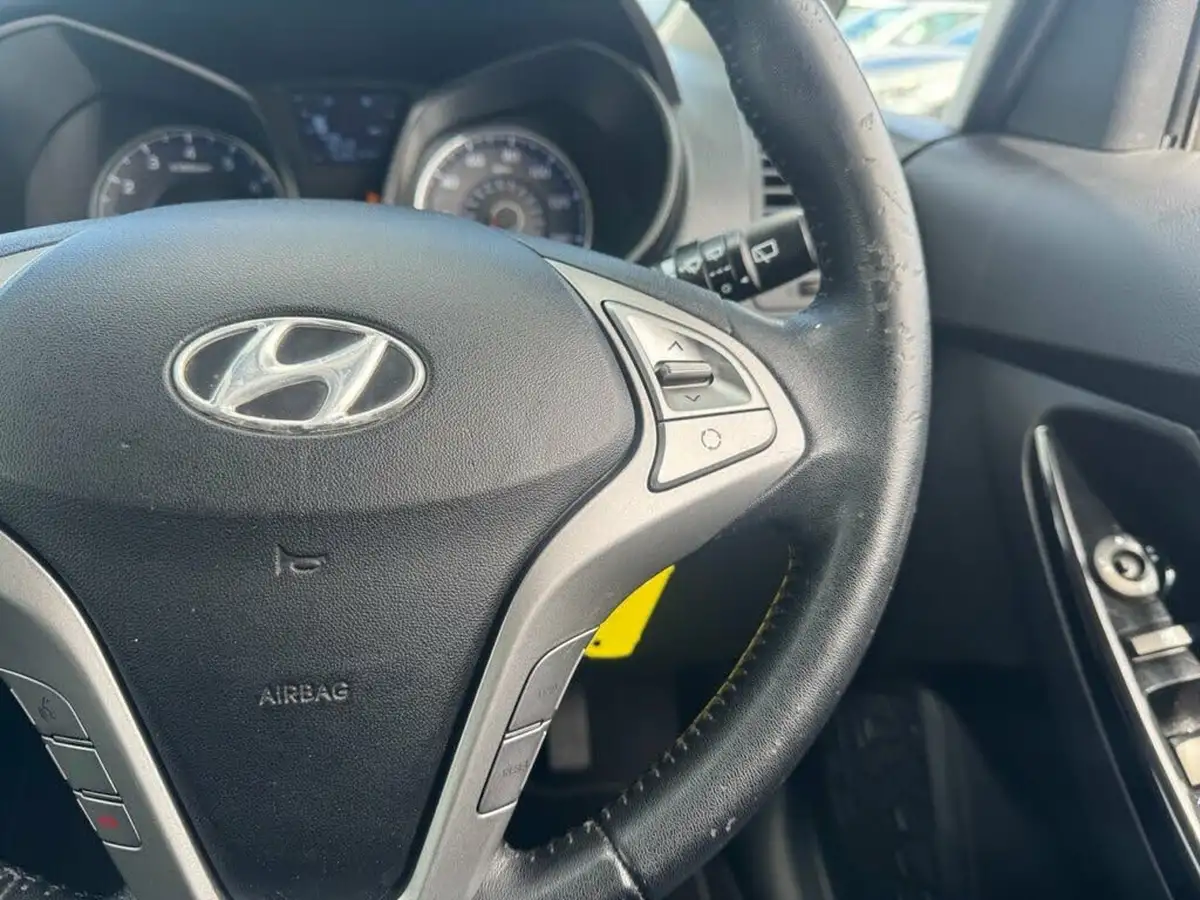 2011-hyundai-ix20-14-active-big-15