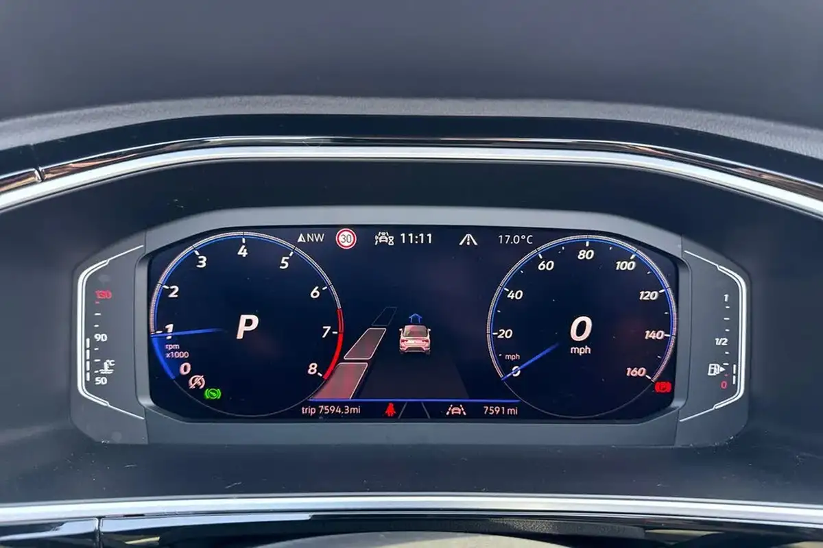2024-volkswagen-t-roc-15-tsi-r-line-convertible-2d-dsg-big-41
