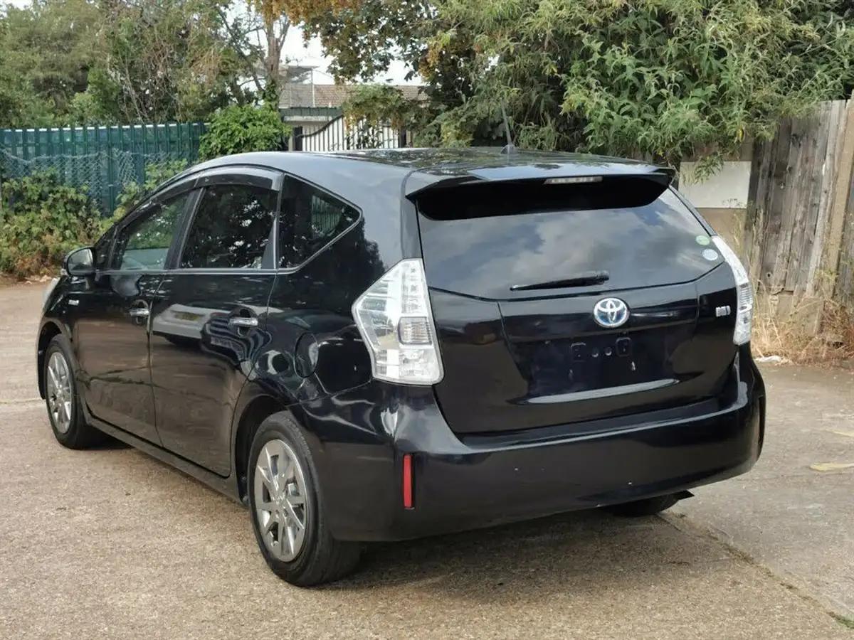 2013-toyota-prius-big-4
