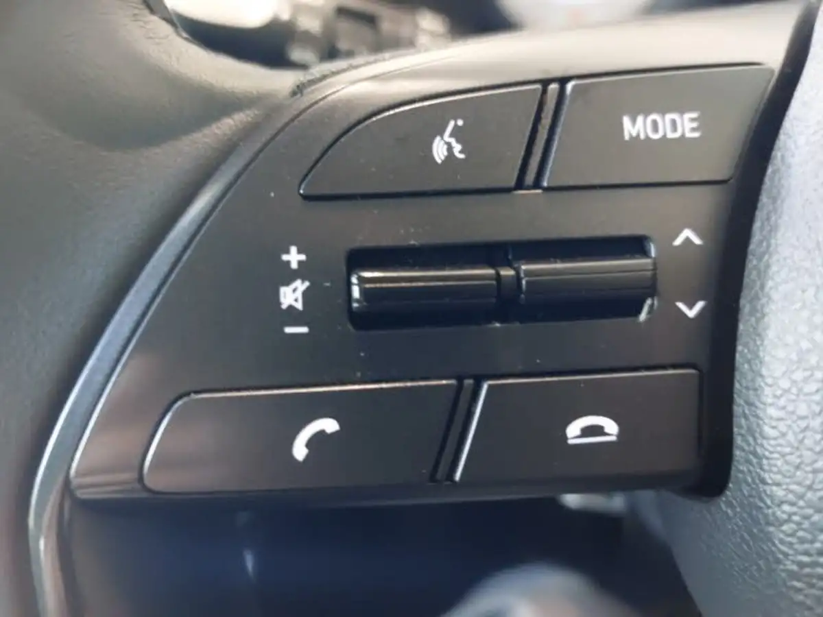 2022-hyundai-i20-10-t-gdi-se-connect-dct-big-14