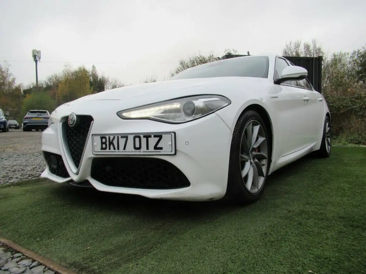 2017-alfa-romeo-giulia-20-veloce-big-23