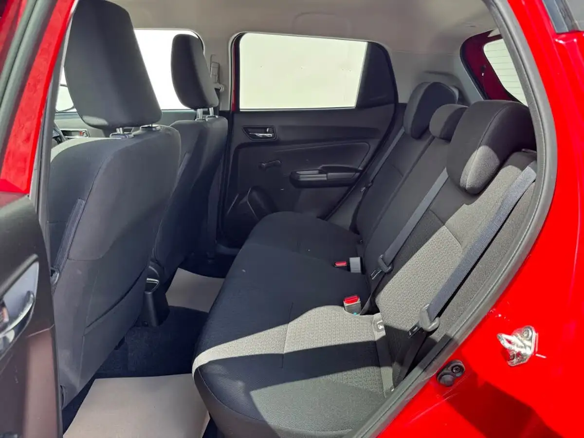 2019-suzuki-swift-12-dualjet-attitude-big-14
