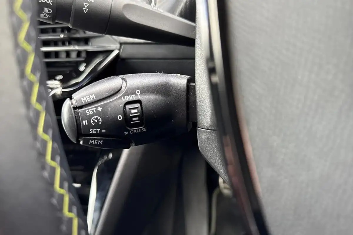 2020-peugeot-2008-suv-12-puretech-gt-line-big-40